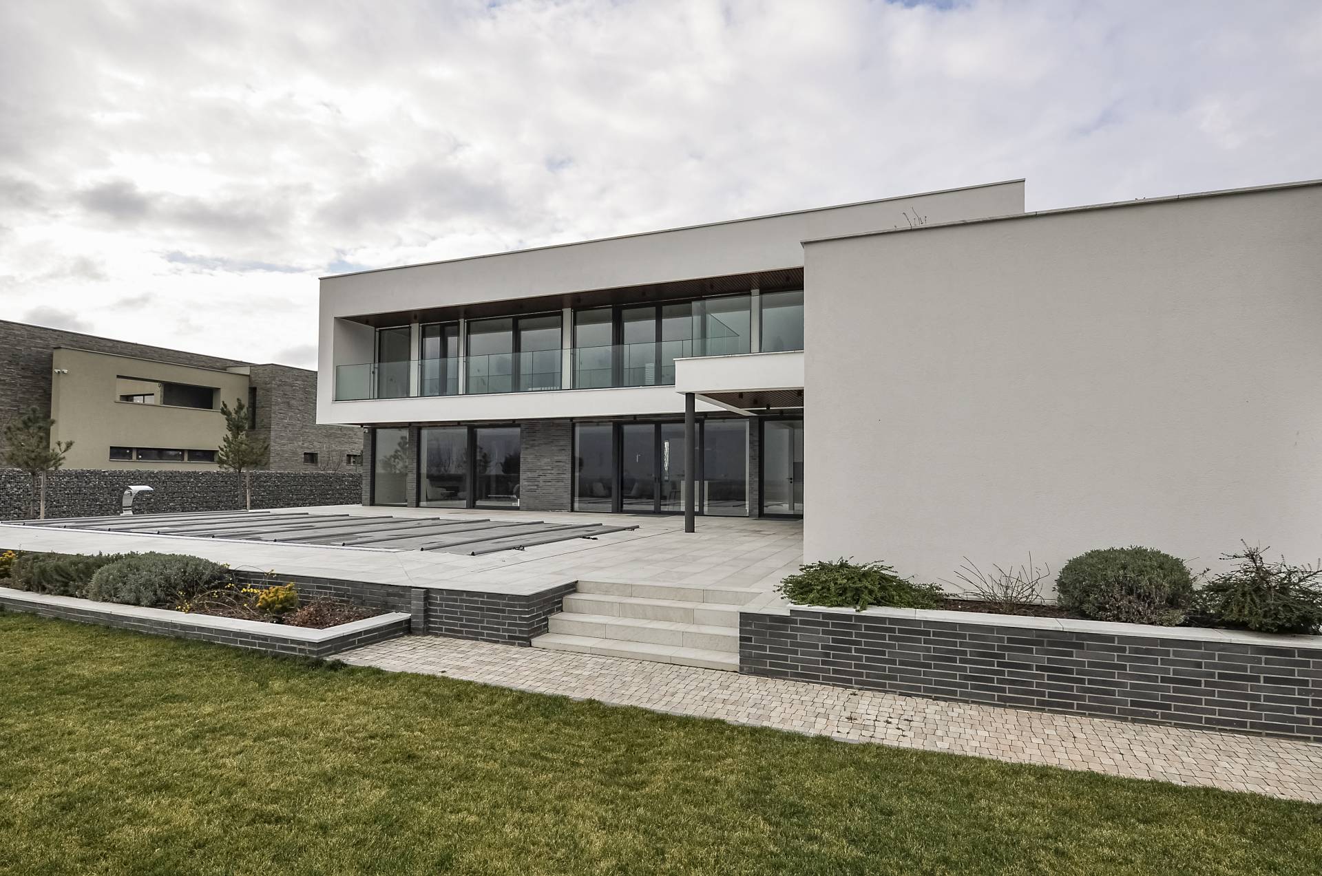 https://alustolarija.rs/wp-content/uploads/2024/10/surduk-house-vujovic-savikin-10.jpg